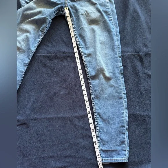 8 - H&M Divided Jeans - Picture 5 of 8